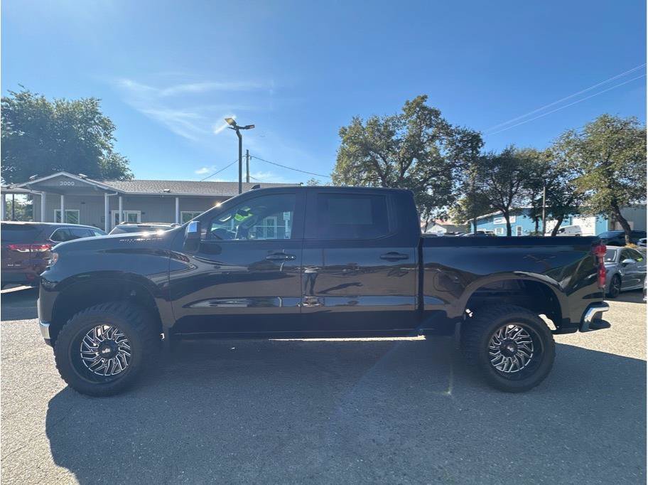 Used 2022 Chevrolet Silverado 1500 LT AWD/4WD image 4