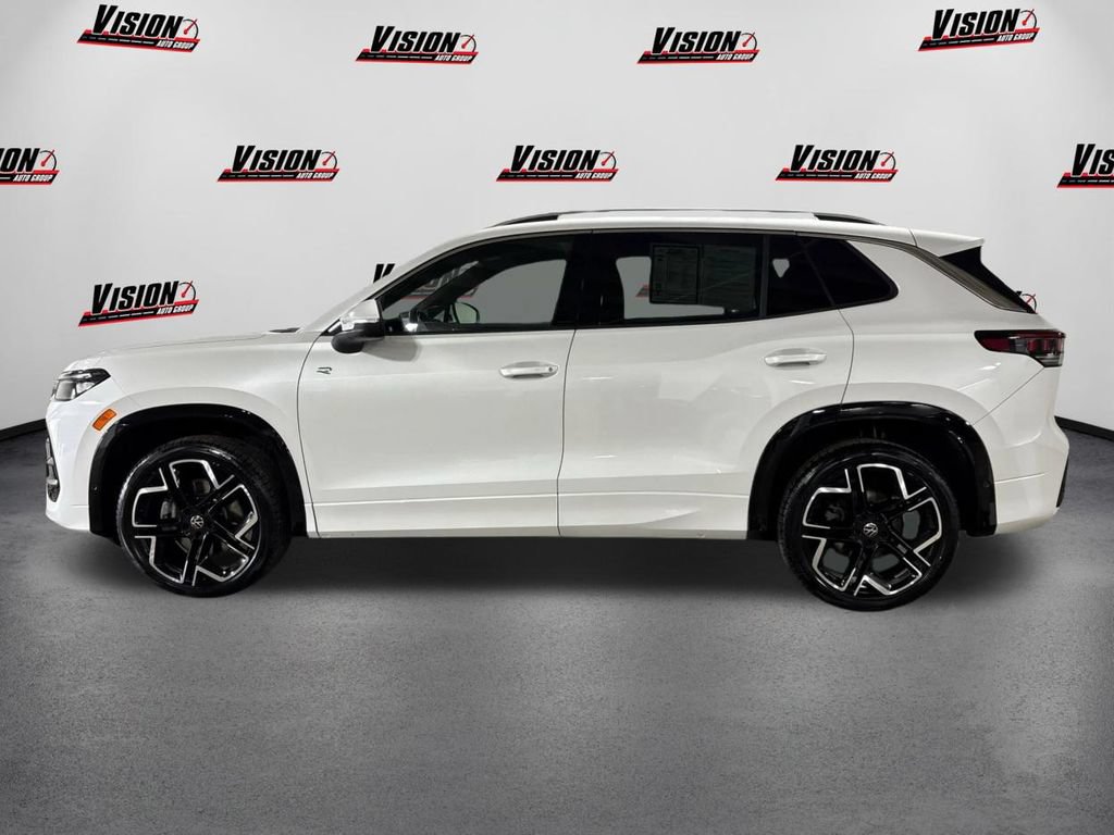 Used 2025 Volkswagen Tiguan SEL R-Line AWD/4WD image 8