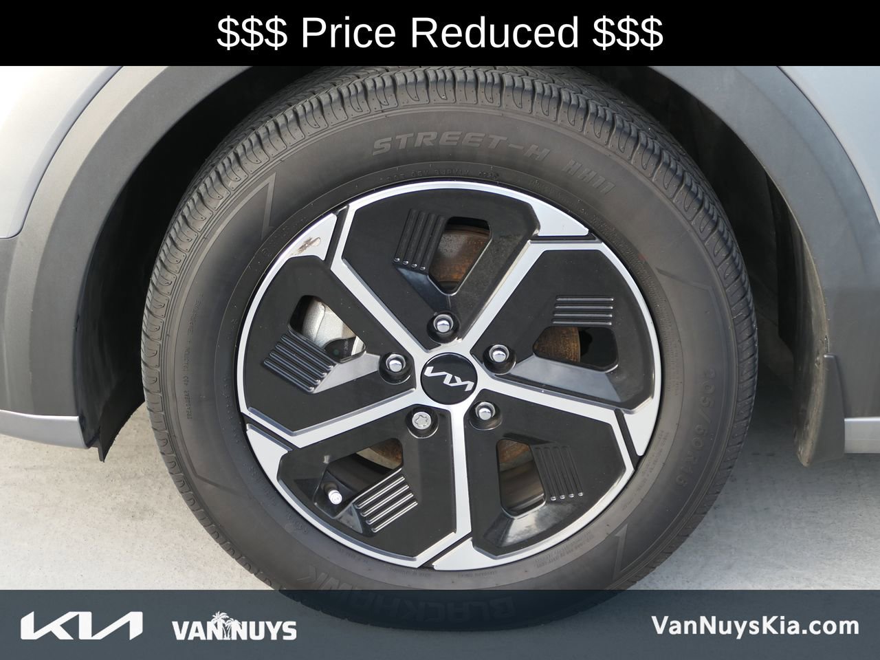 Used 2023 Kia Niro EX image 9
