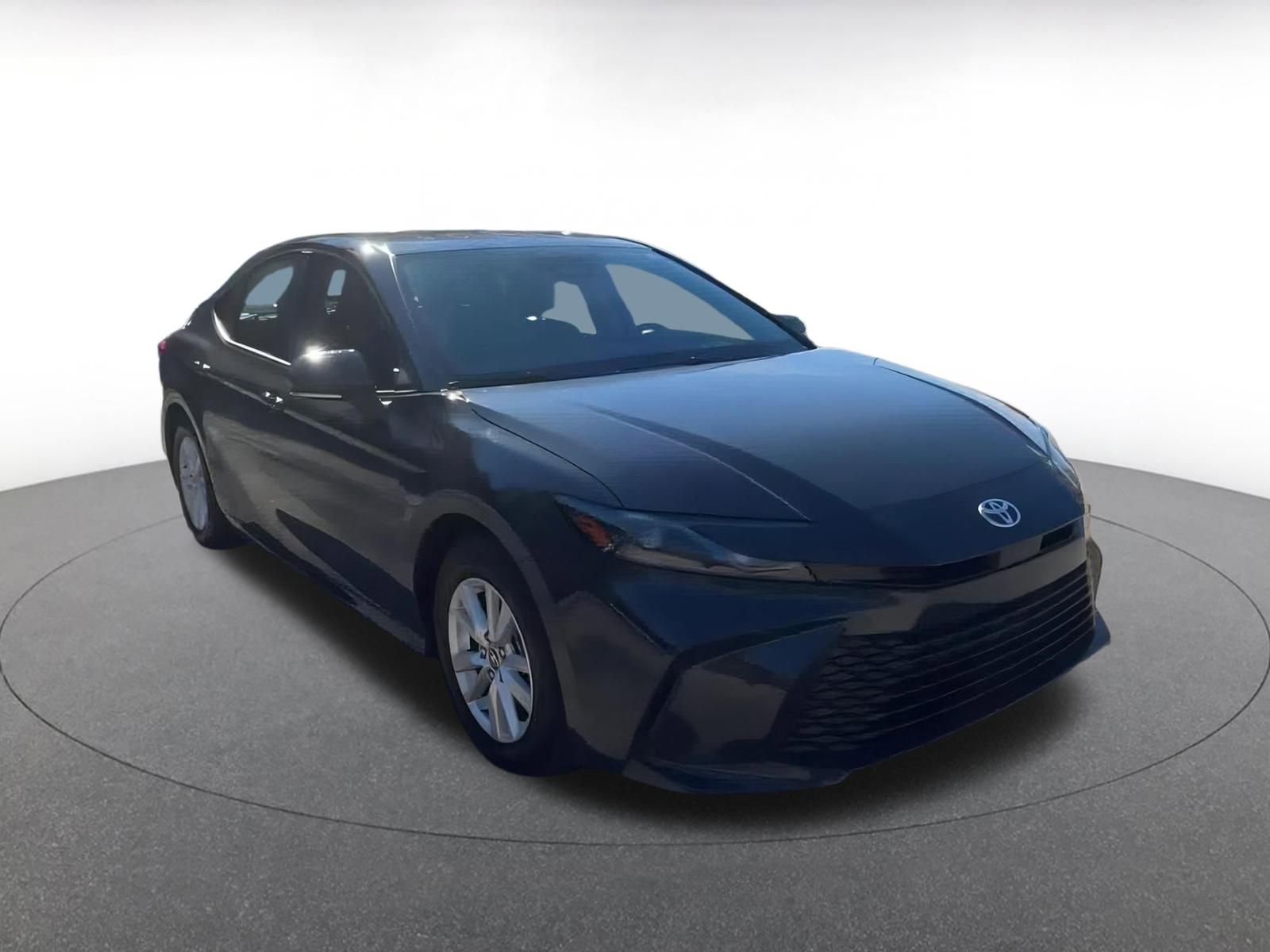 Used 2025 Toyota Camry LE image 3