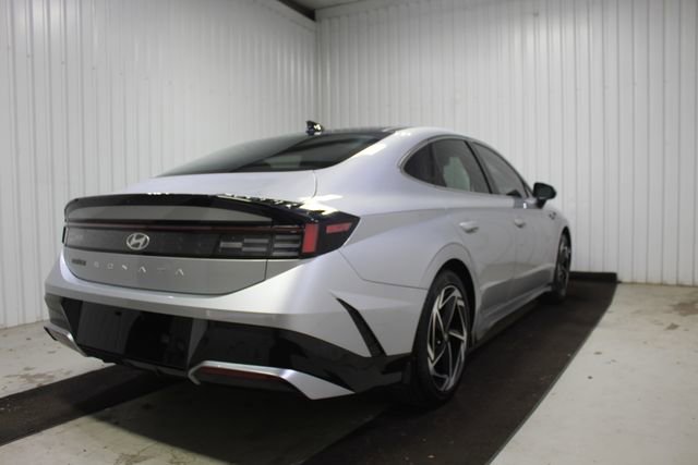 Used 2025 Hyundai Sonata SEL FWD image 4