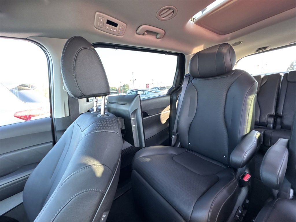 Used 2025 Kia Carnival SX Prestige image 12