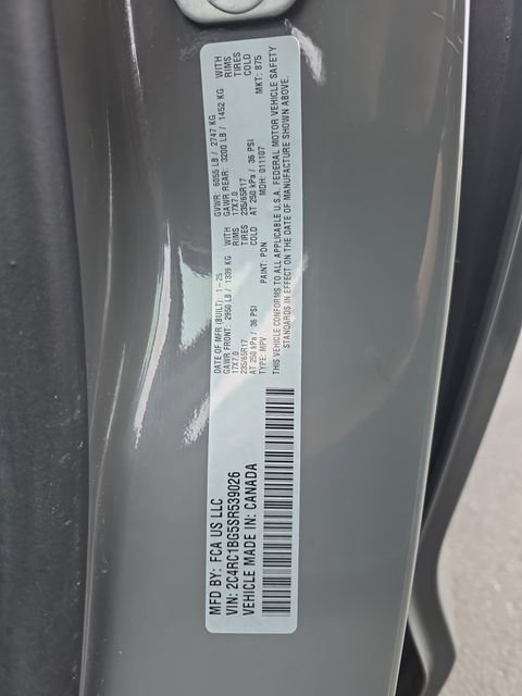 Used 2025 Chrysler Pacifica Select image 28