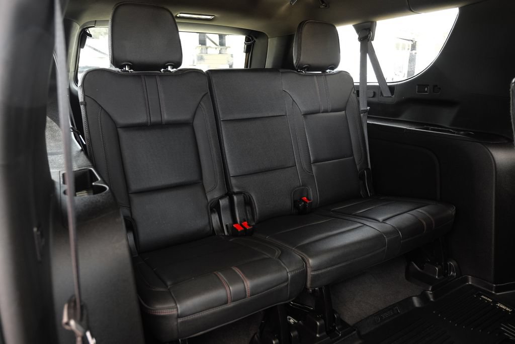 Used 2022 Chevrolet Suburban RST w/ Luxury Package RWD image 43