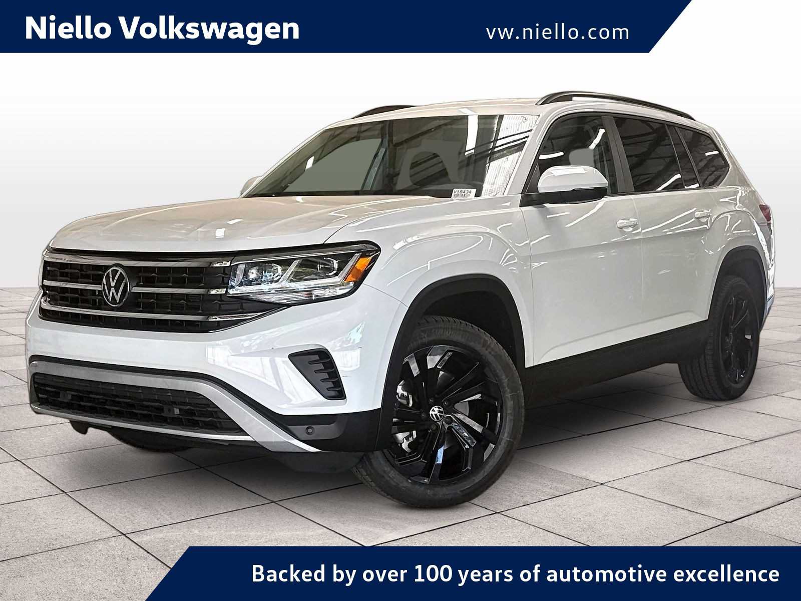 Used 2023 Volkswagen Atlas SE w/ Black Wheel Package FWD image 1
