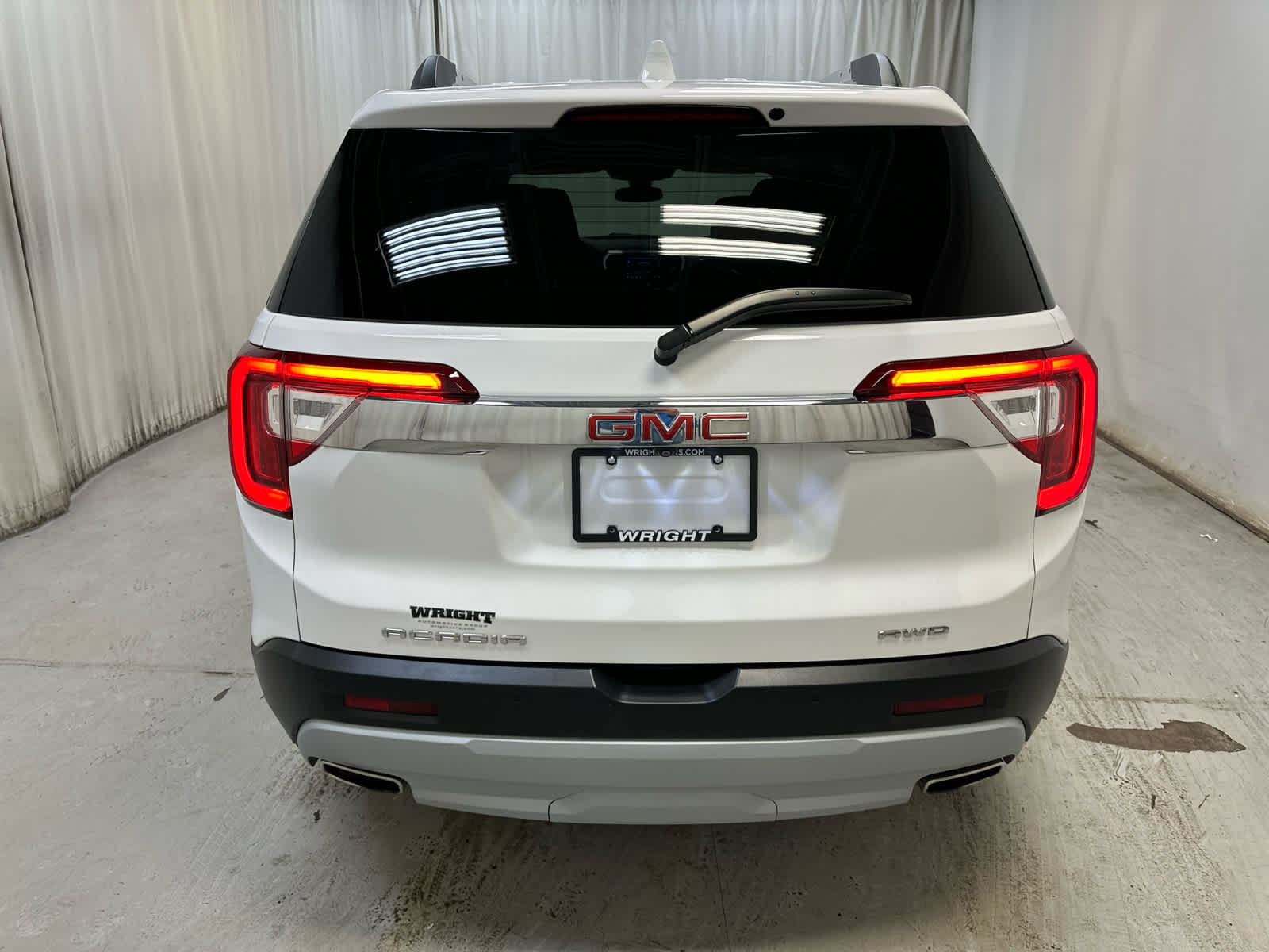 Certified 2023 GMC Acadia SLE w/ Driver Convenience Package AWD/4WD image 8