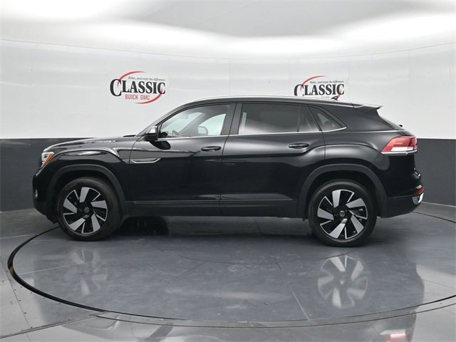 Used 2025 Volkswagen Atlas Cross Sport SE image 2