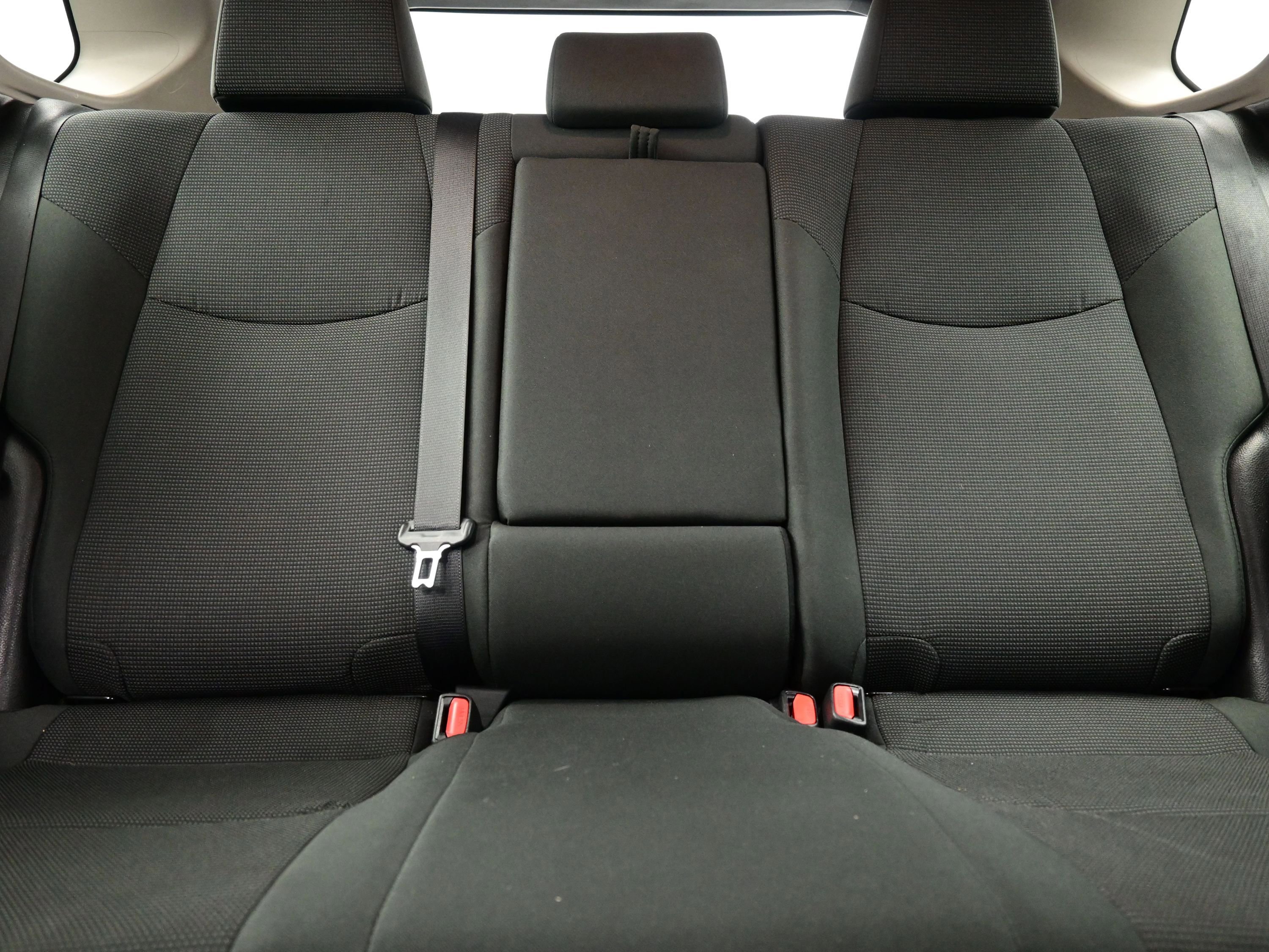 Used 2021 Toyota RAV4 LE image 16