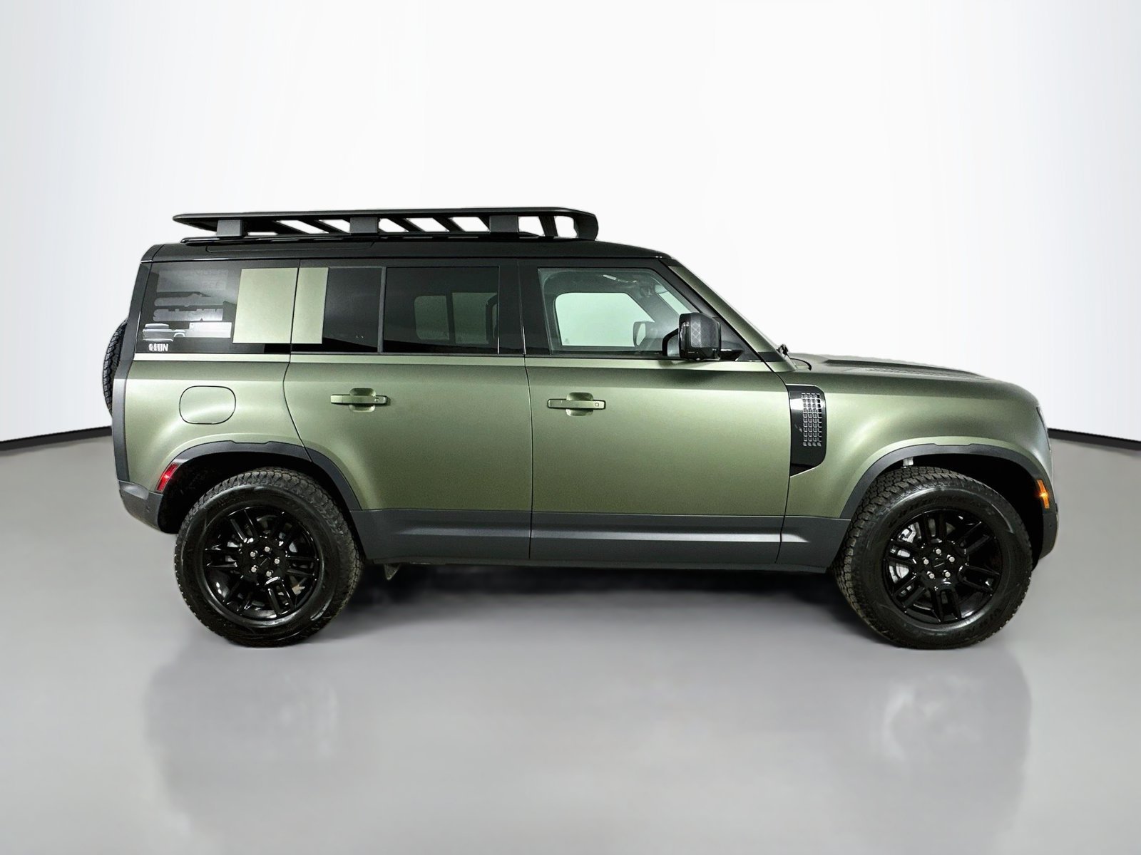 New 2026 Land Rover Defender 110 S AWD/4WD image 4