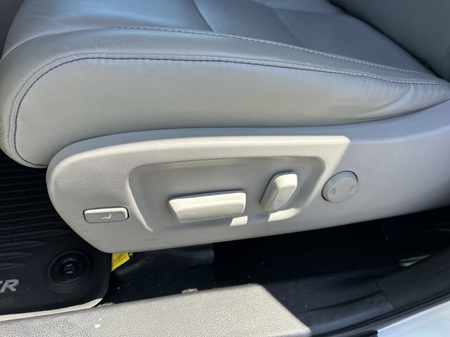Used 2018 Toyota Highlander XLE w/ Carpet Mat Package (TMS) FWD image 19