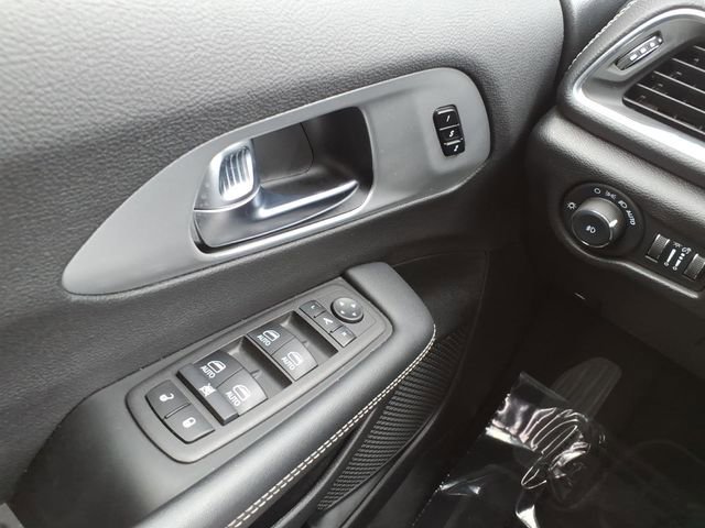 Used 2025 Chrysler Pacifica Limited FWD image 21