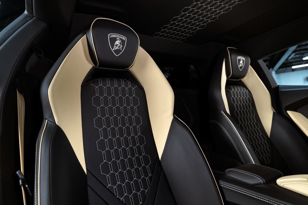 Used 2024 Lamborghini Revuelto AWD/4WD image 32