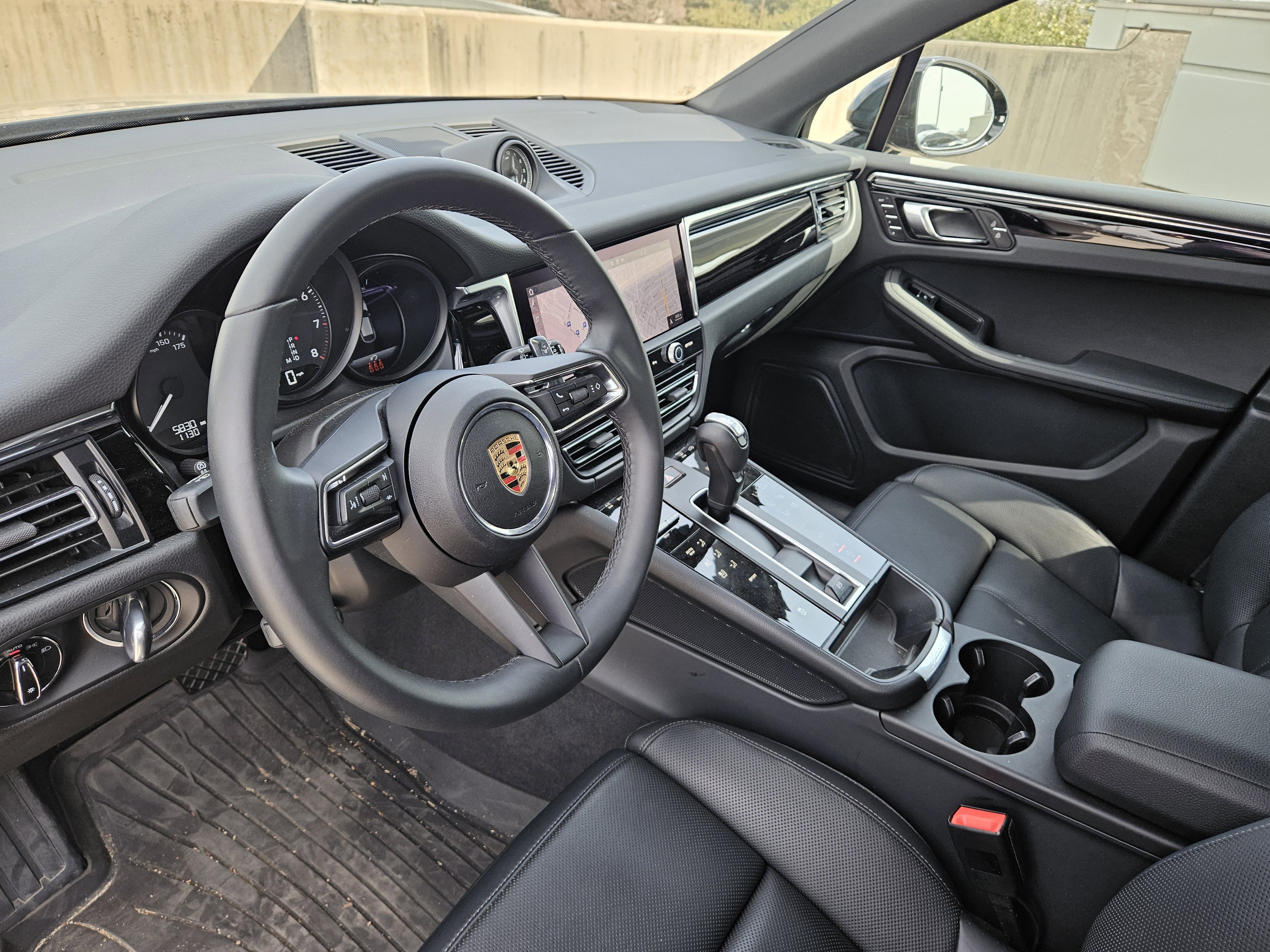 Certified 2025 Porsche Macan image 4