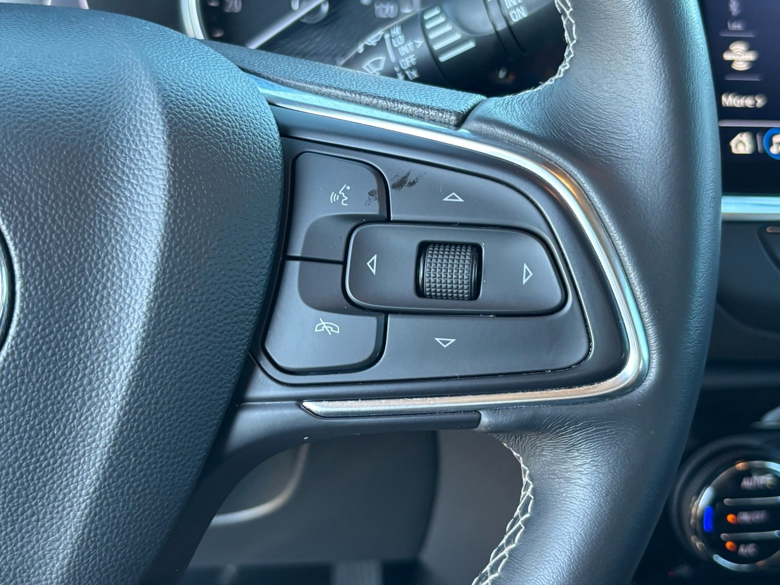 Used 2023 Buick Encore GX Select image 15