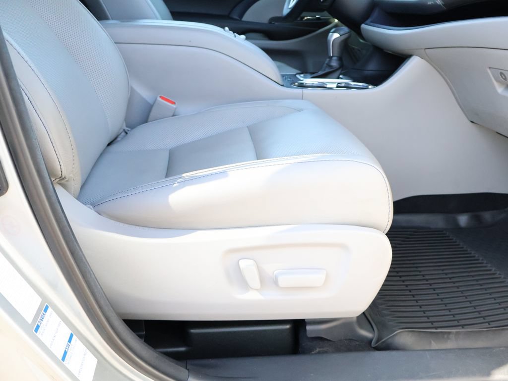 Used 2018 Toyota Highlander Limited Platinum AWD/4WD image 10