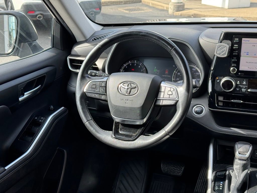 Used 2020 Toyota Highlander XLE image 18