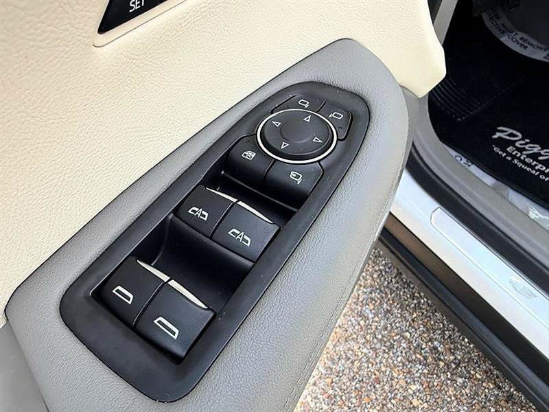 Used 2022 Cadillac XT6 Premium Luxury w/ Technology Package FWD image 27