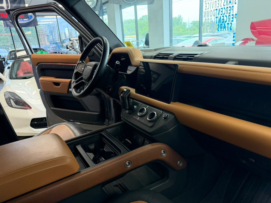 Used 2024 Land Rover Defender 110 X AWD/4WD image 36
