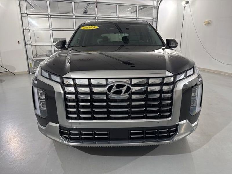 Used 2025 Hyundai Palisade Calligraphy image 3