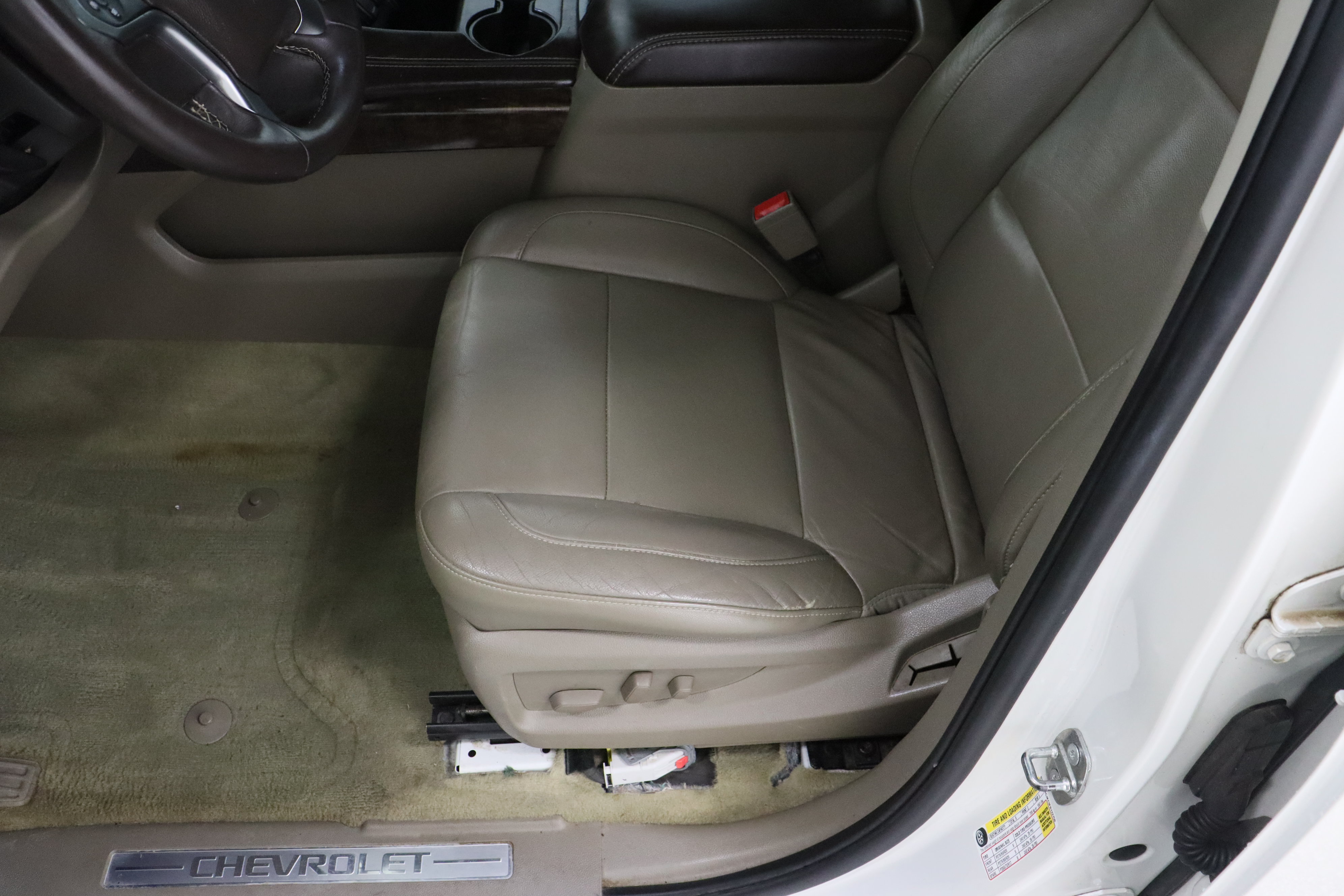 Used 2015 Chevrolet Suburban LT RWD image 15