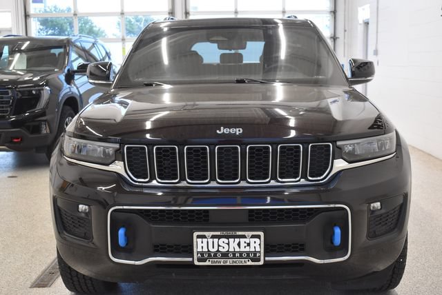 Used 2022 Jeep Grand Cherokee Overland w/ Luxury Tech Group IV AWD/4WD image 3