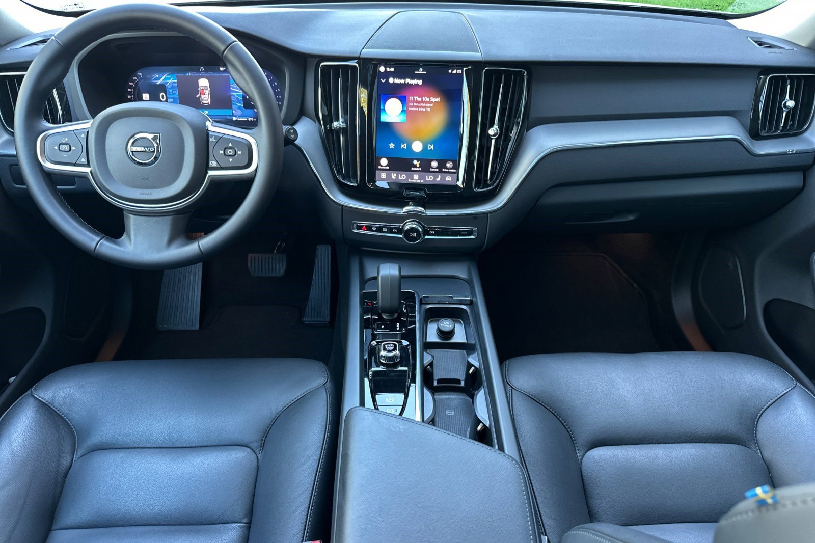 Used 2025 Volvo XC60 B5 Core image 17