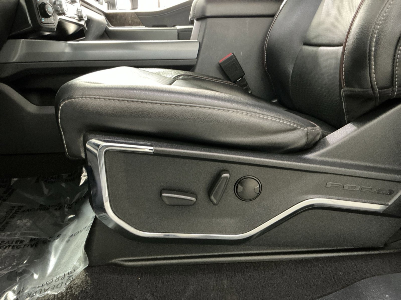 Used 2023 Ford F350 Lariat w/ Sport Appearance Package image 22