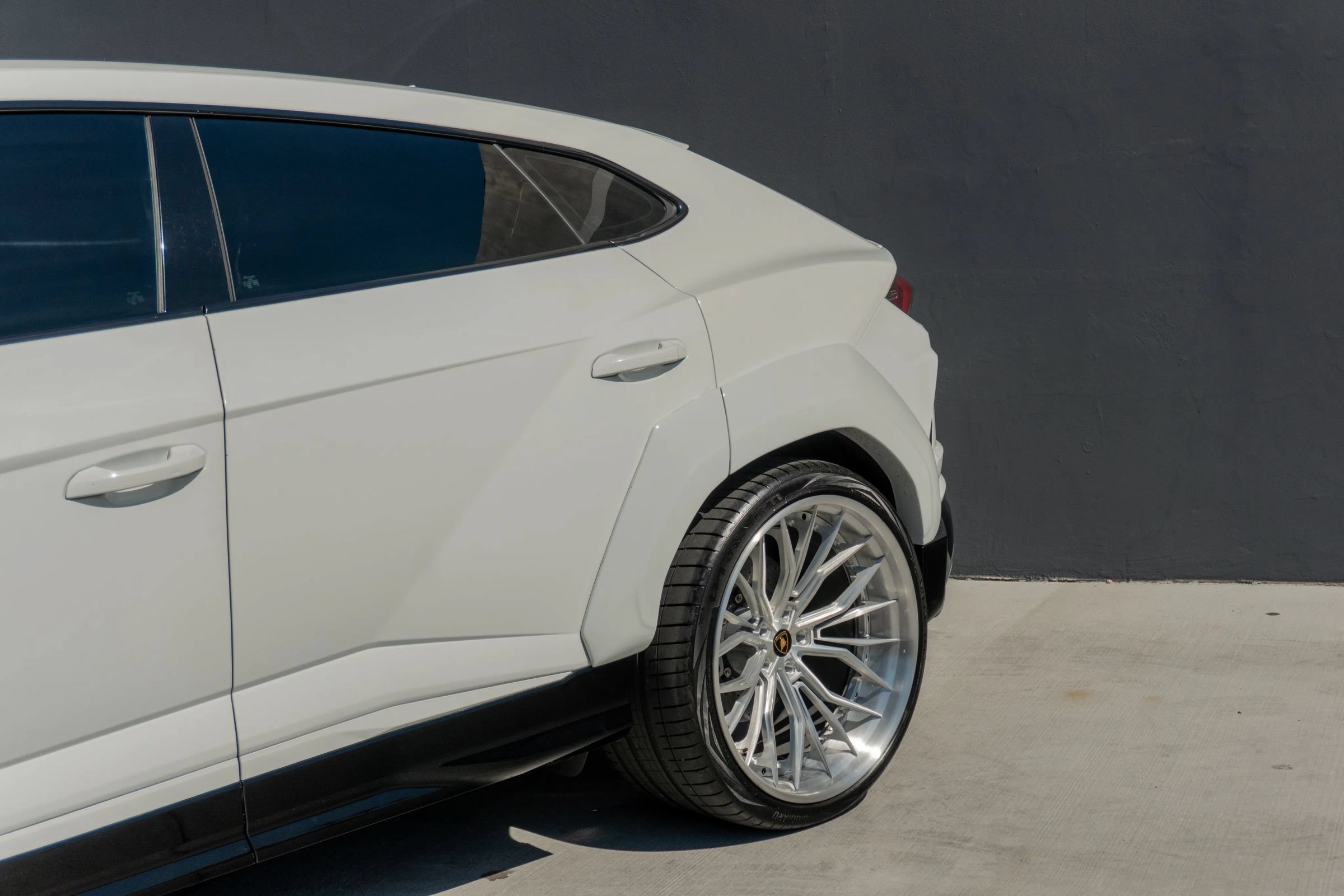 Used 2019 Lamborghini Urus AWD/4WD image 26