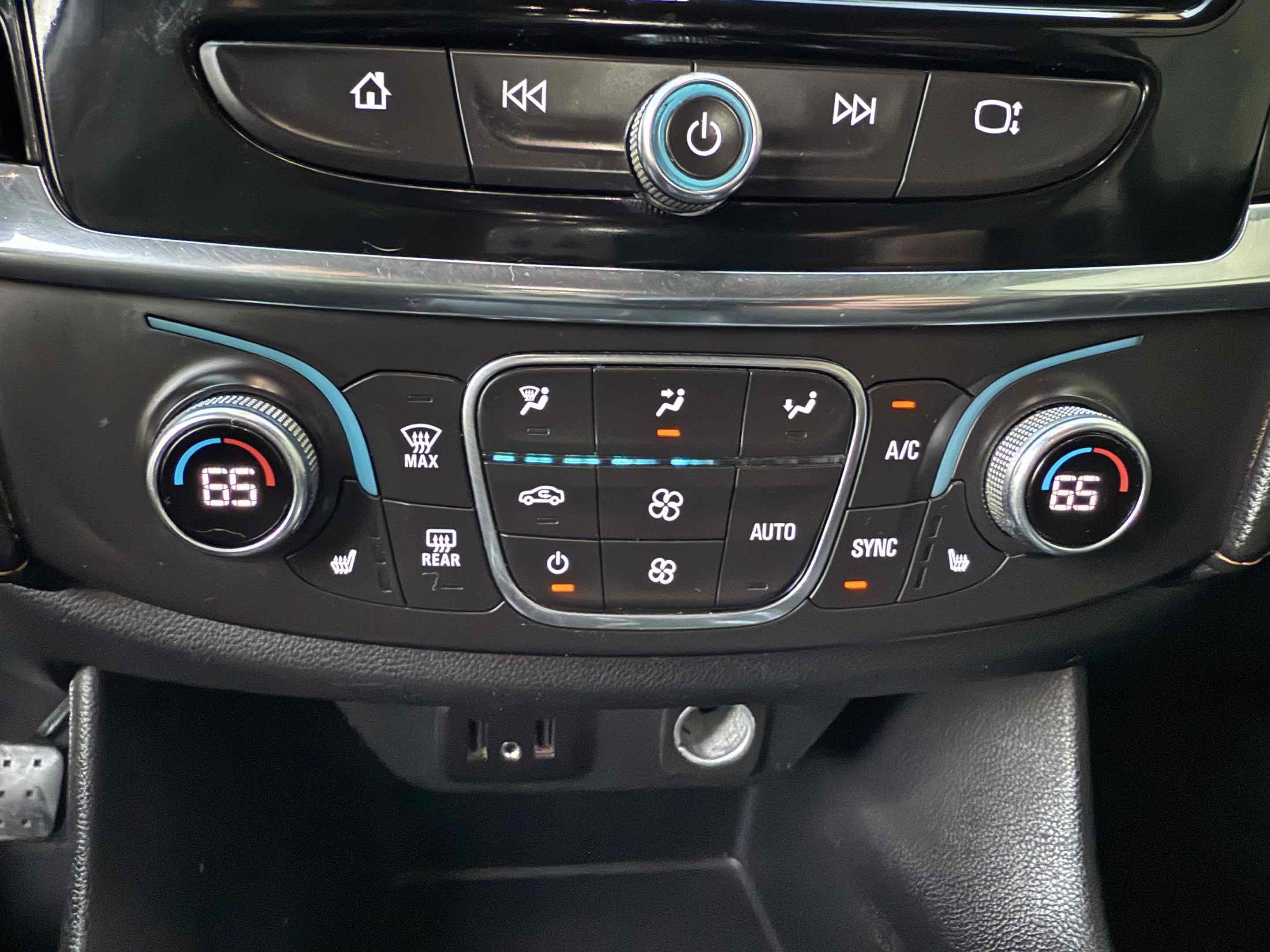 Used 2019 Chevrolet Traverse LT image 36