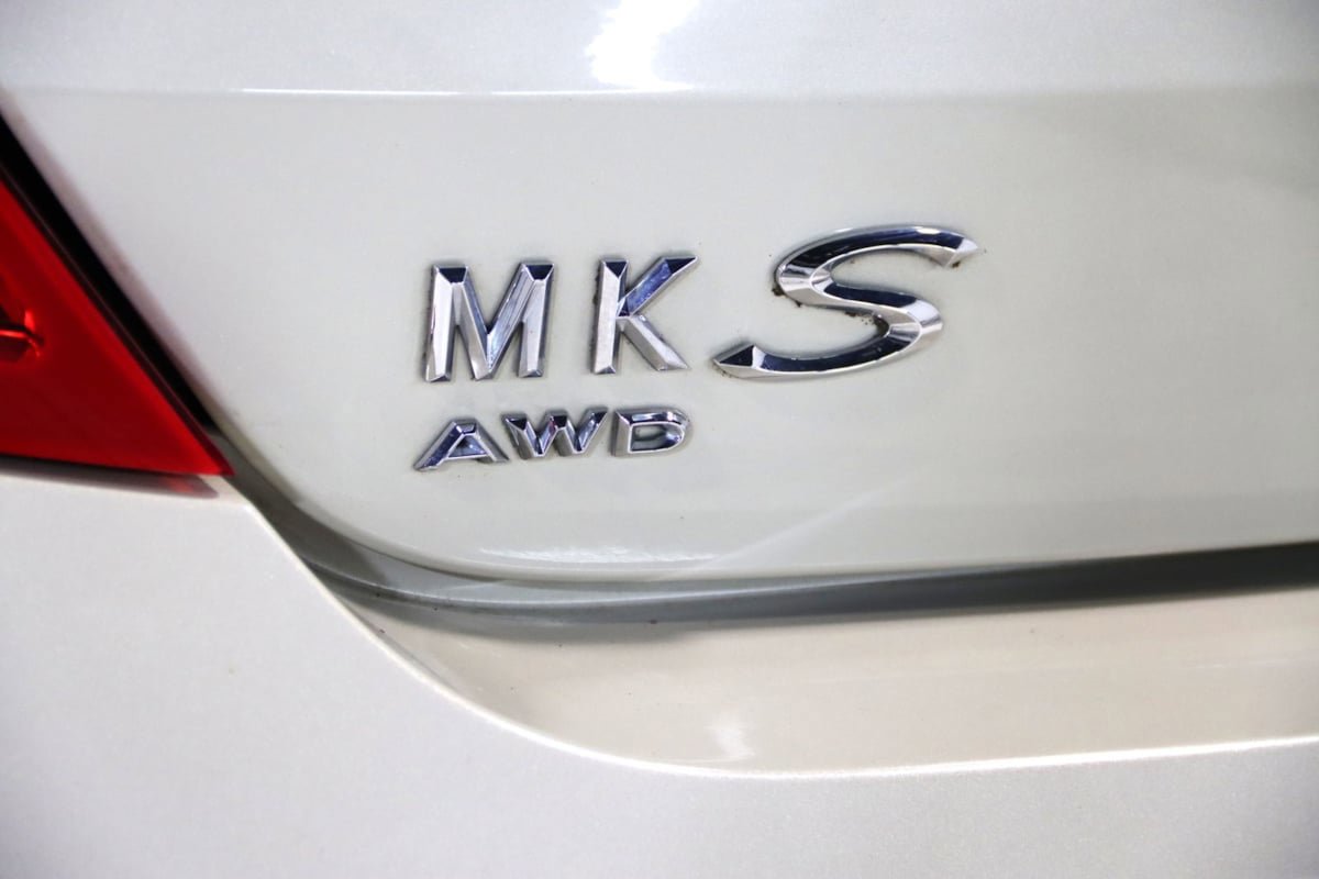 Used 2016 Lincoln MKS AWD w/ Equipment Group 101A image 13