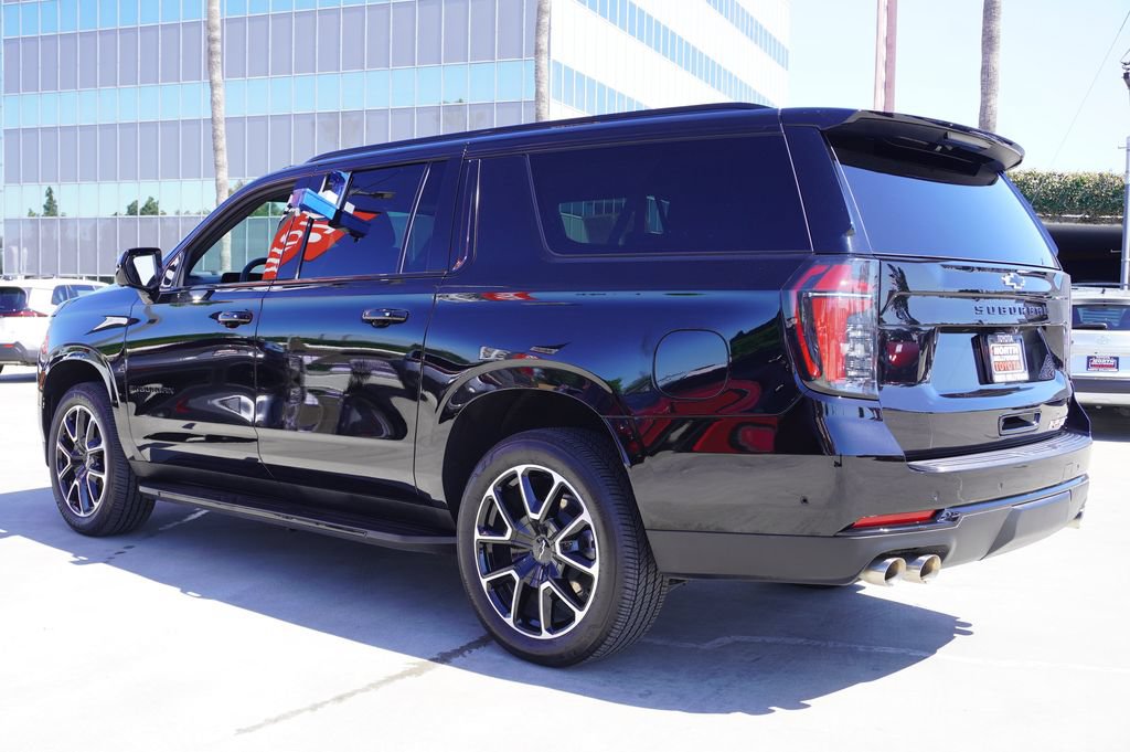 Used 2026 Chevrolet Suburban RST RWD image 5
