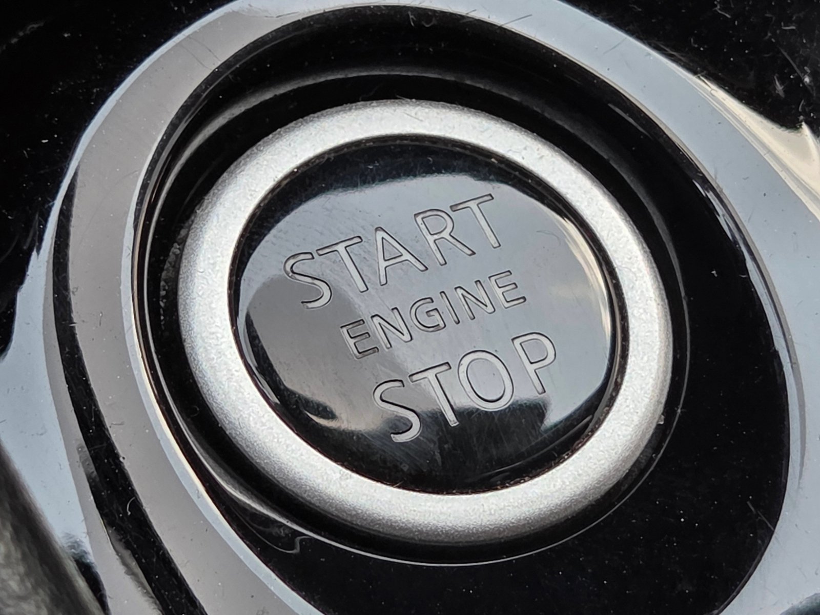 Used 2020 Nissan Kicks SR FWD image 34