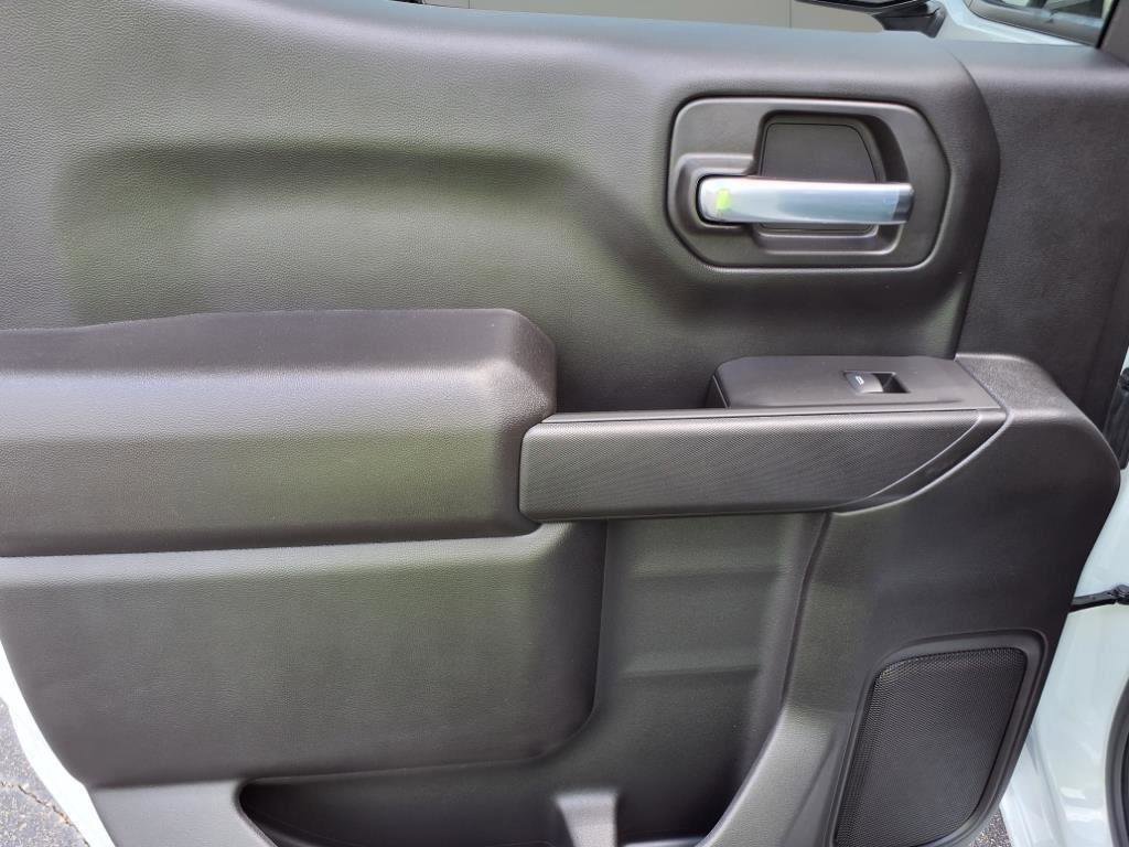 New 2025 Chevrolet Silverado 1500 Custom image 9