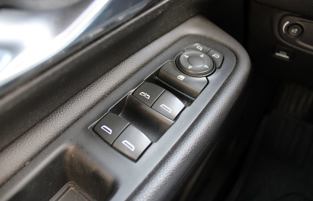Used 2020 GMC Terrain SLE w/ Driver Convenience Package image 12