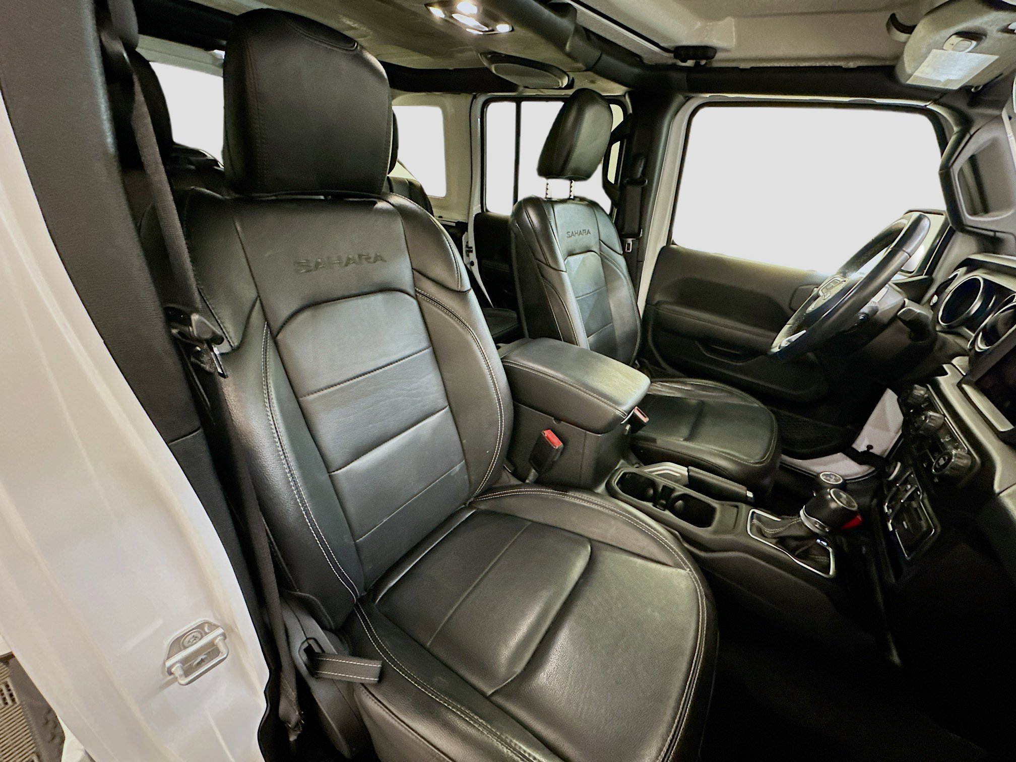 Used 2021 Jeep Wrangler Sahara image 32