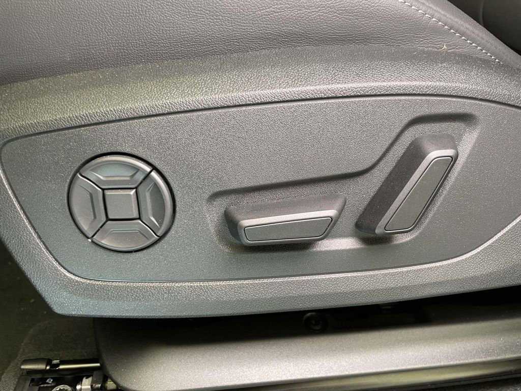 New 2025 Audi Q3 2.0T Premium image 17