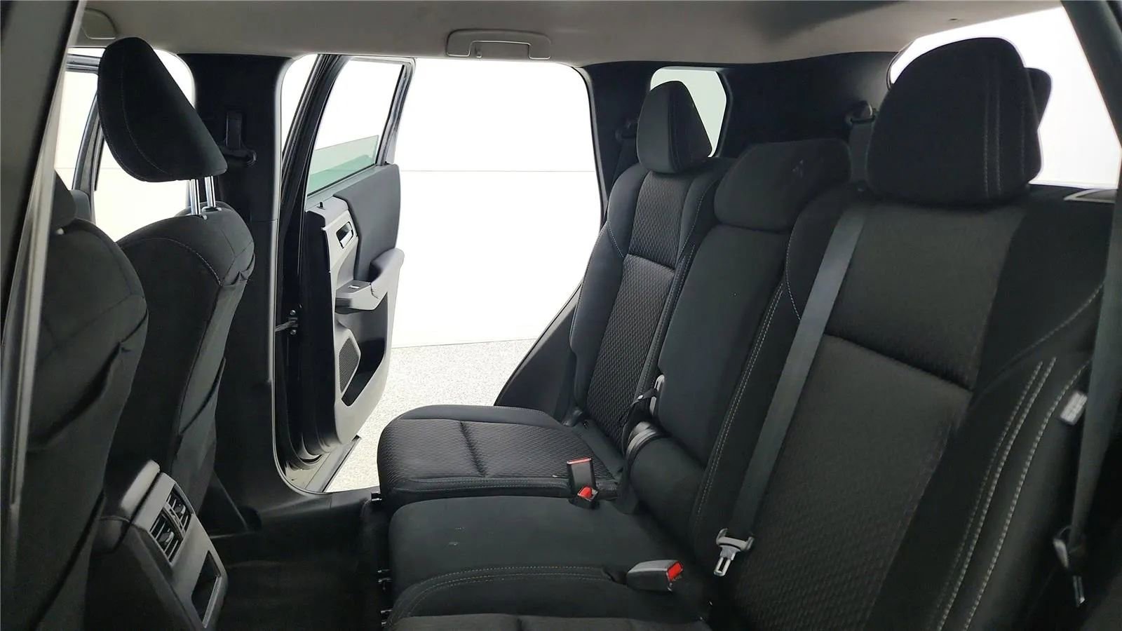 Used 2023 Mitsubishi Outlander ES AWD/4WD image 29