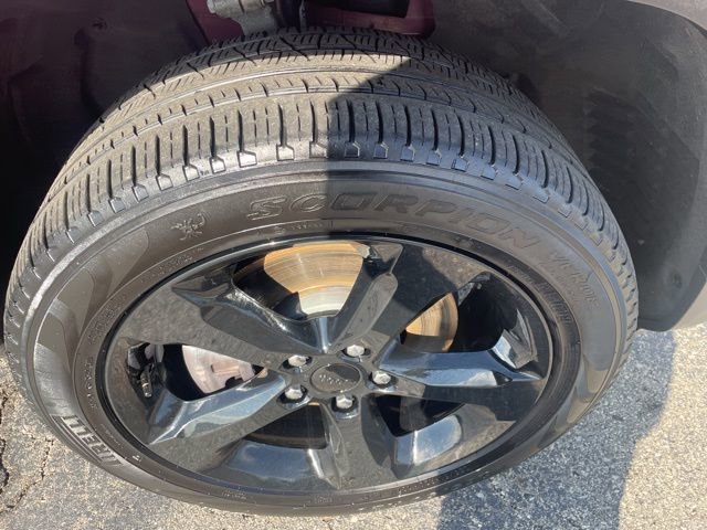 Used 2024 Jeep Grand Cherokee L Limited w/ Luxury Tech Group II image 10