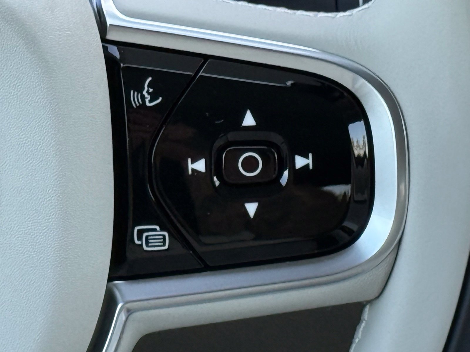 New 2027 Volvo XC60 B5 Ultra AWD/4WD image 37