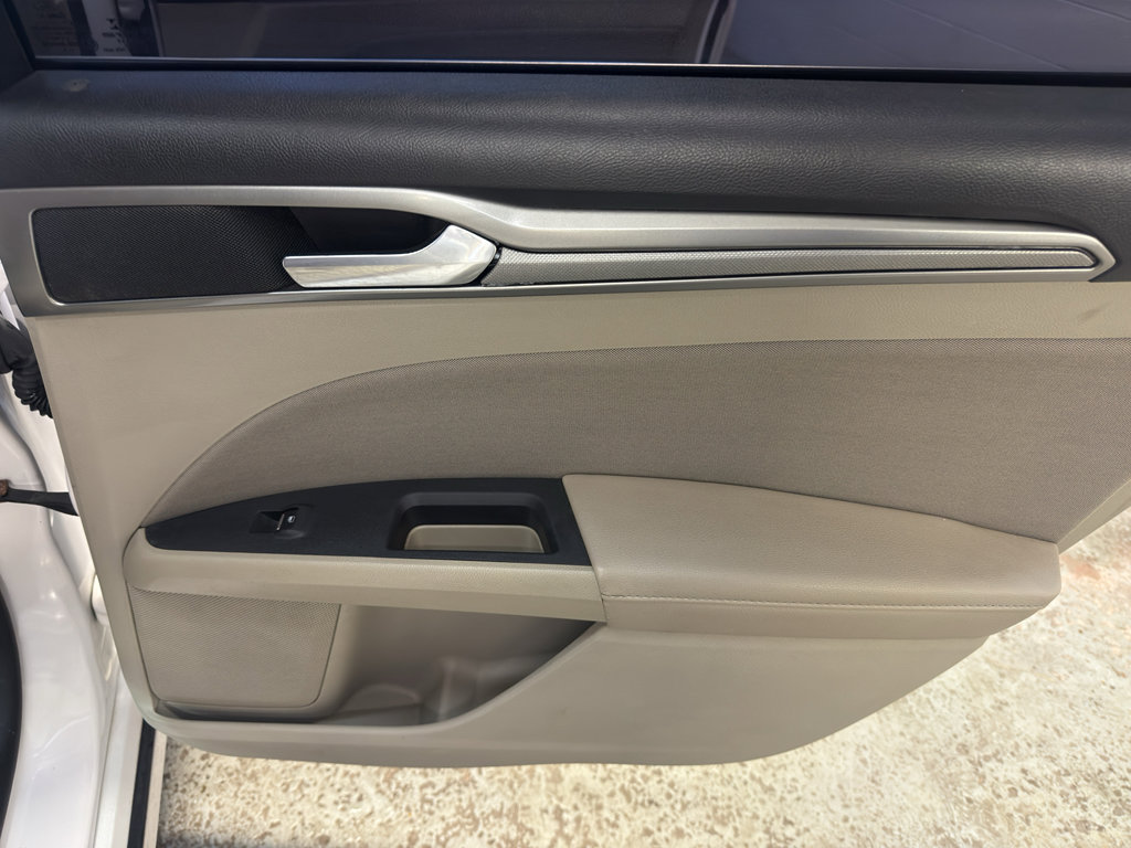 Used 2019 Ford Fusion SE FWD image 24