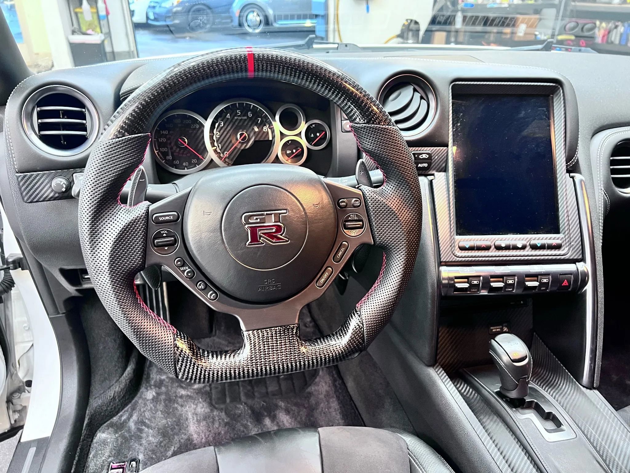 Used 2015 Nissan GT-R Premium image 18
