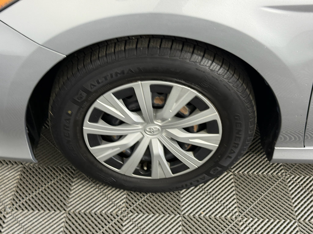 Used 2022 Toyota Camry LE image 10