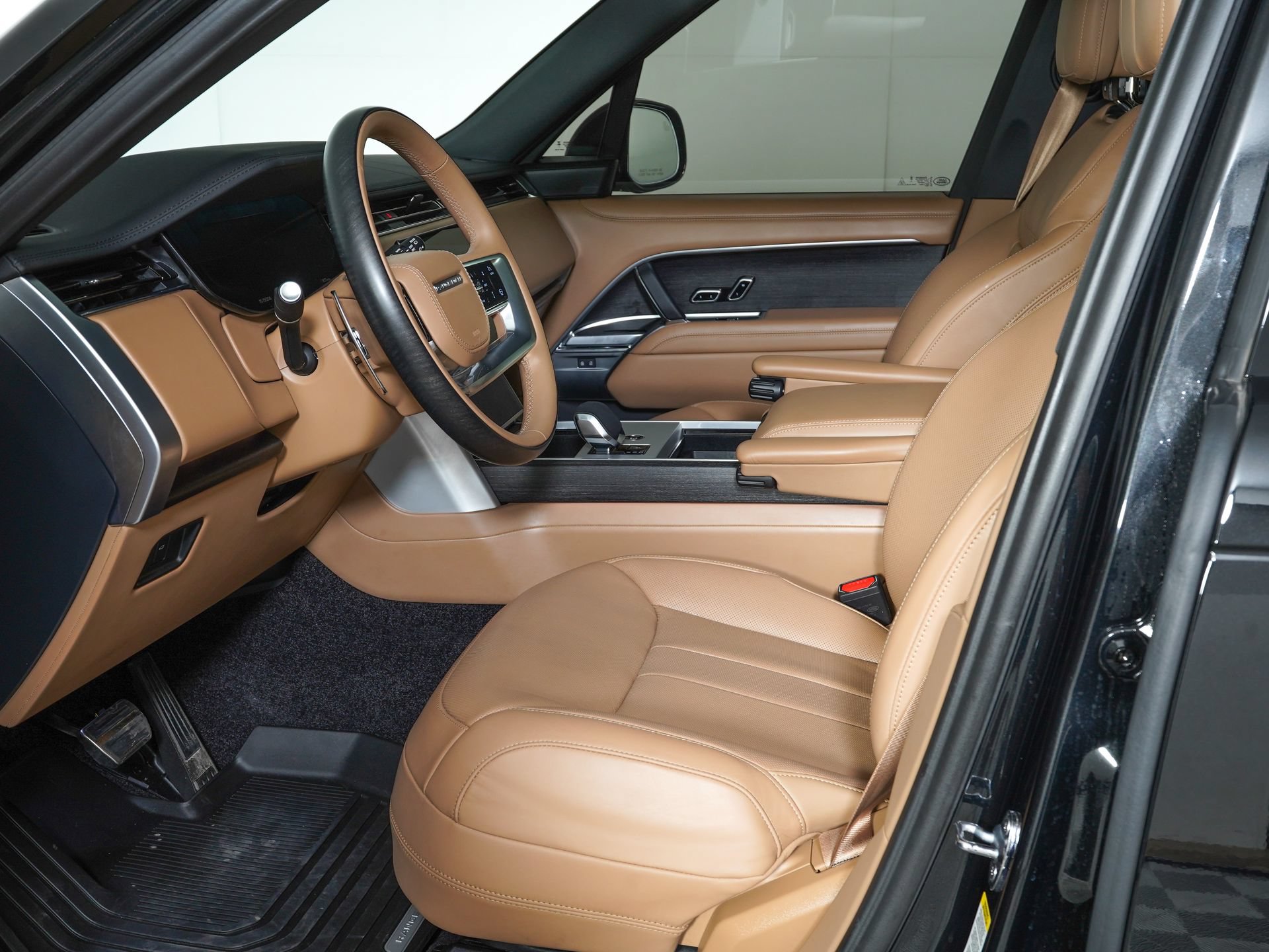 Used 2025 Land Rover Range Rover SE AWD/4WD image 13