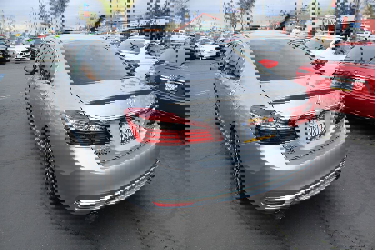 Used 2017 Honda Accord Sport image 5