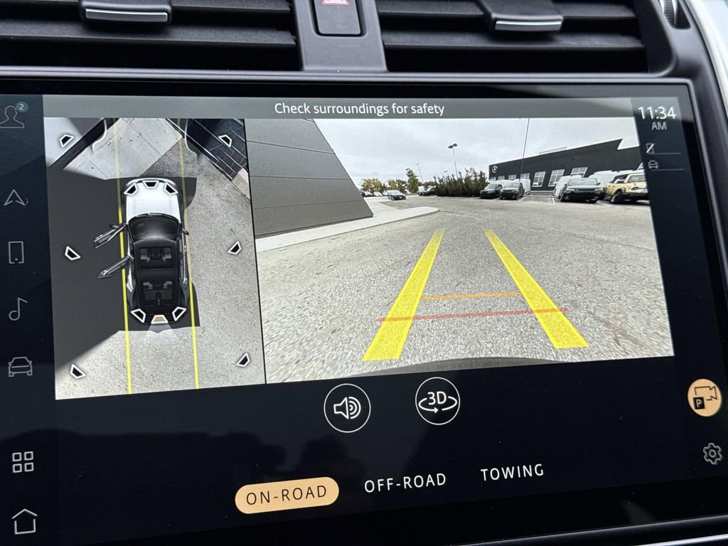 Used 2025 Land Rover Discovery Dynamic SE image 24