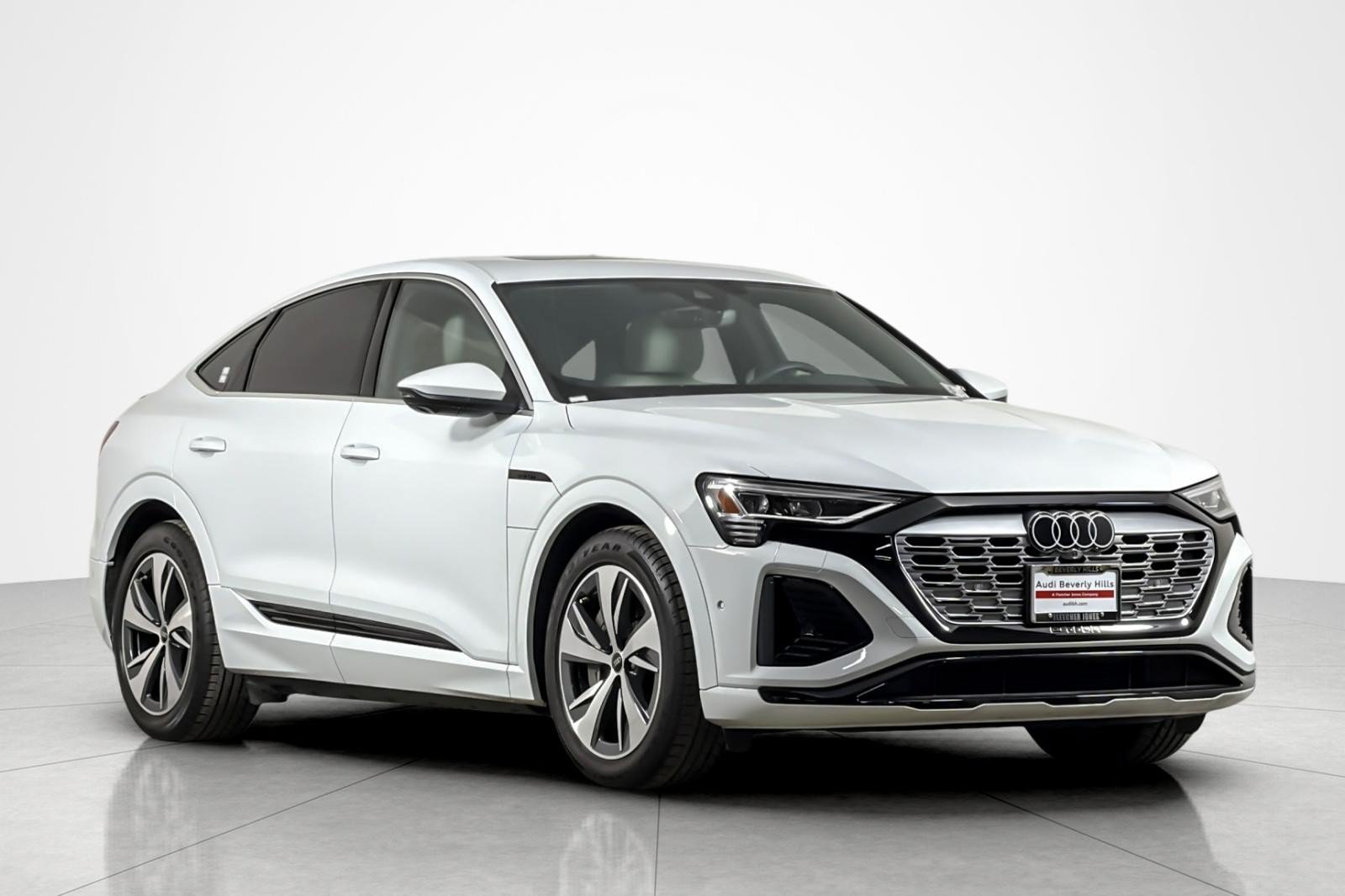 Used 2024 Audi Q8 e-tron Premium Plus AWD/4WD image 7