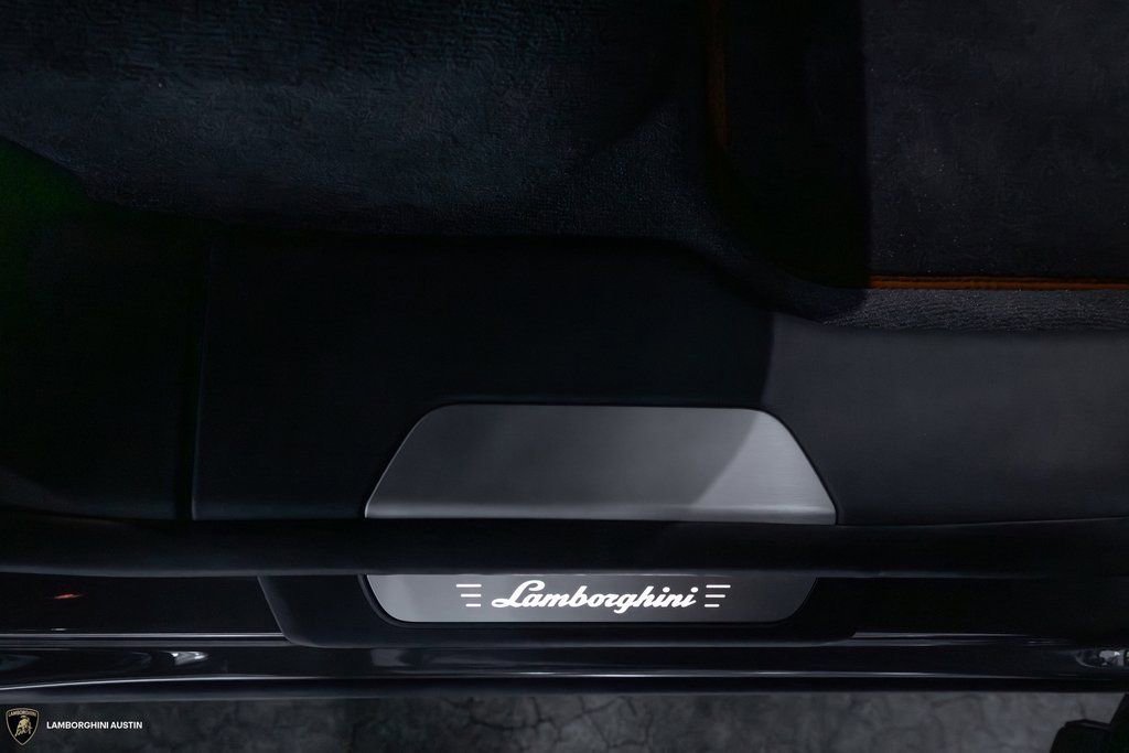 Used 2025 Lamborghini Urus Performante AWD/4WD image 45