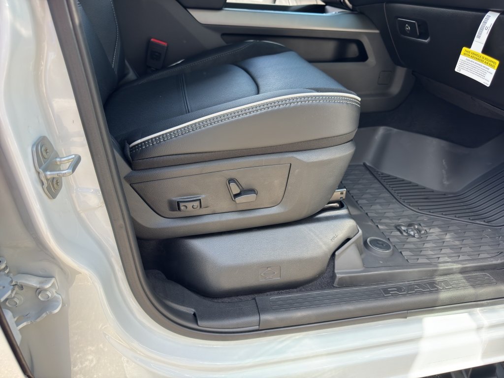 New 2026 RAM 2500 Laramie w/ Night Edition AWD/4WD image 21