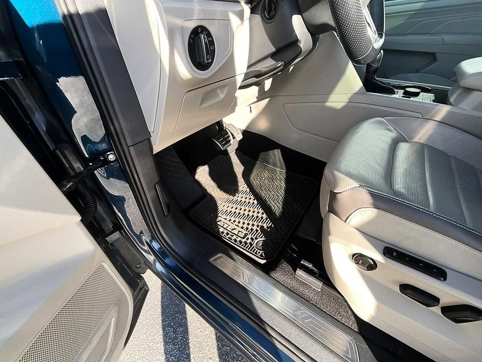 Used 2021 Volkswagen Atlas SEL Premium AWD/4WD image 38