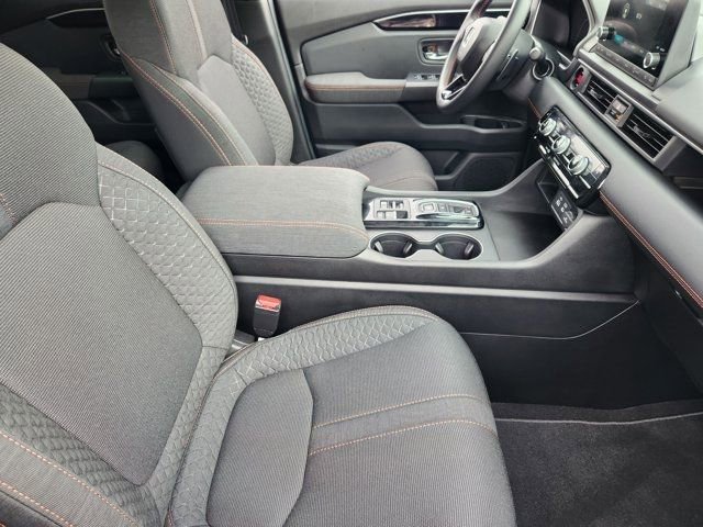 Used 2025 Honda Pilot Sport image 19